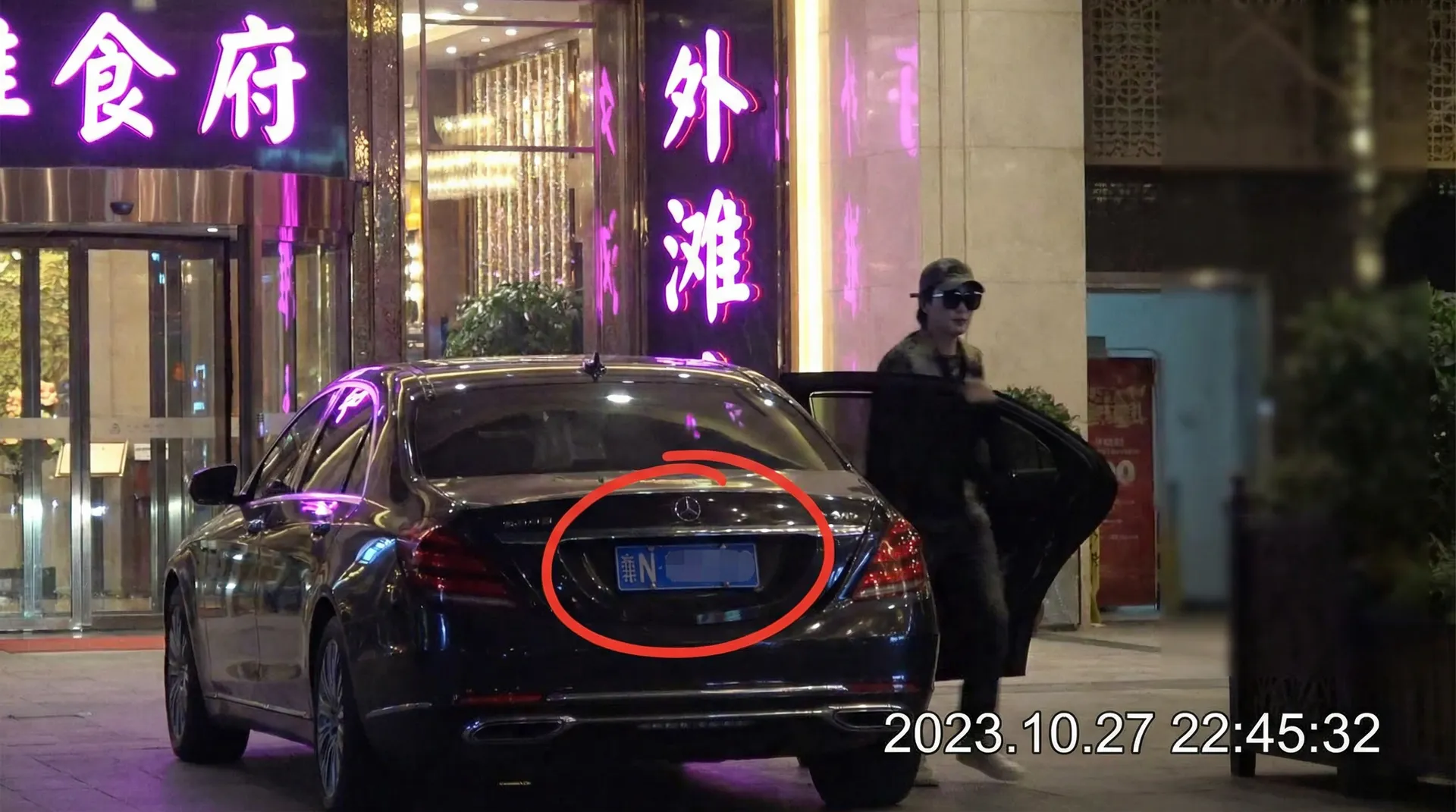 搞鸡软件 - 豪车餐厅外偷拍